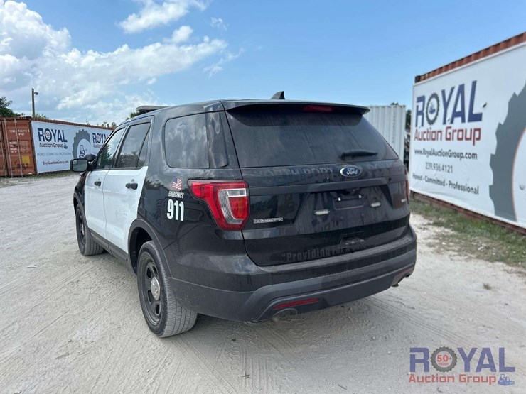 2016-ford-explorer-image-4