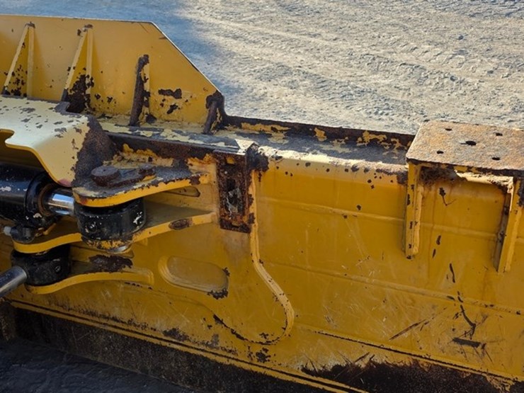 2019-caterpillar-d6n-lgp-image-45