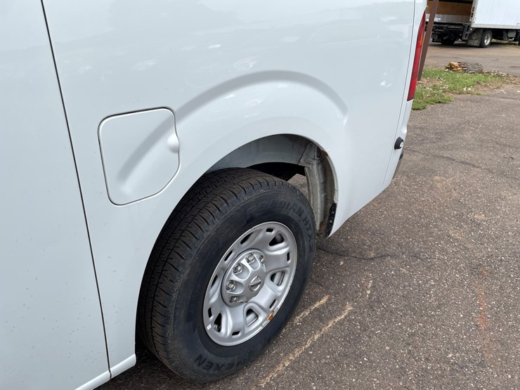 2013-nissan-nv2500-image-20