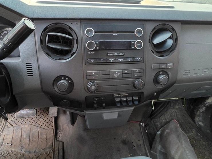 2010-ford-f550-image-58