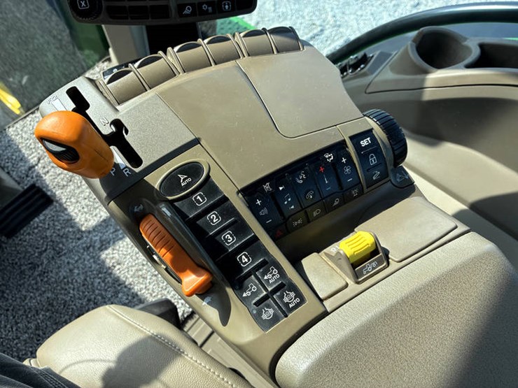 2022-john-deere-8r-310-image-96