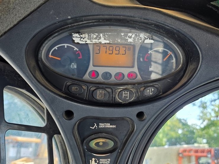 2011-bobcat-s630-image-52