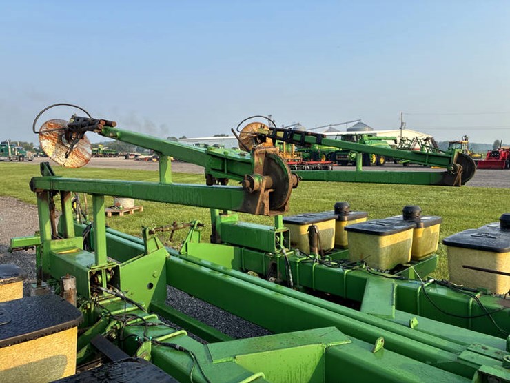 john-deere-7000-image-30