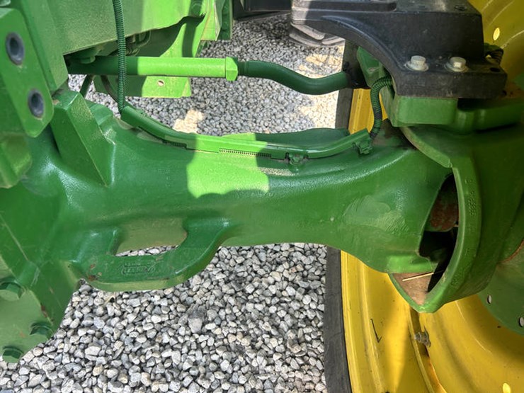 2012-john-deere-8285r-image-45