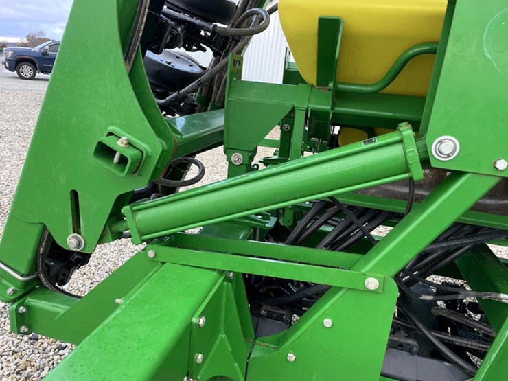 2017-john-deere-1990-image-27
