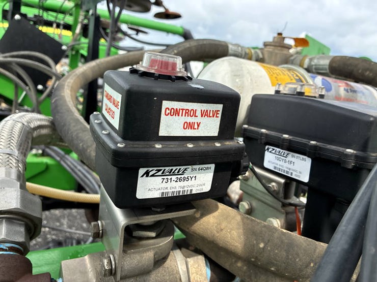 2023-john-deere-2510h-image-32