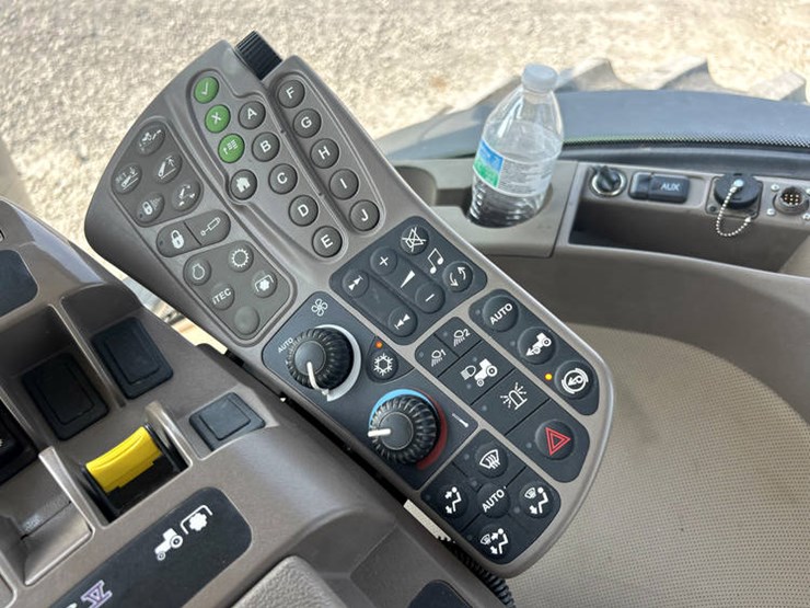 2012-john-deere-8285r-image-76