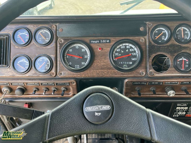 1994-freightliner-fld112-image-4