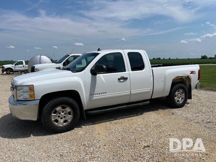 2013-chevrolet-silverado-image-17