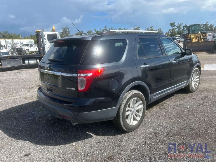 2013-ford-explorer-xlt-image-3