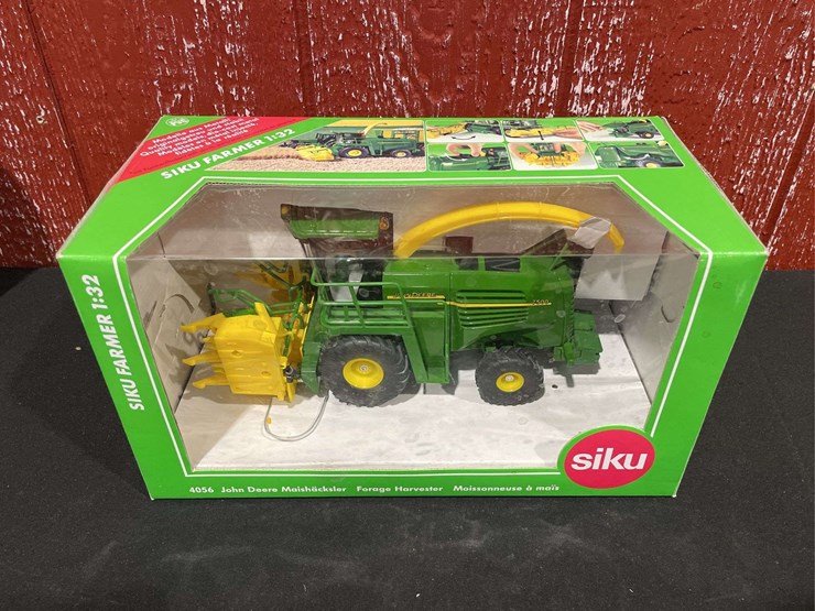 1/32-john-deere-7500-forage-harvester-nib-siku-image-3