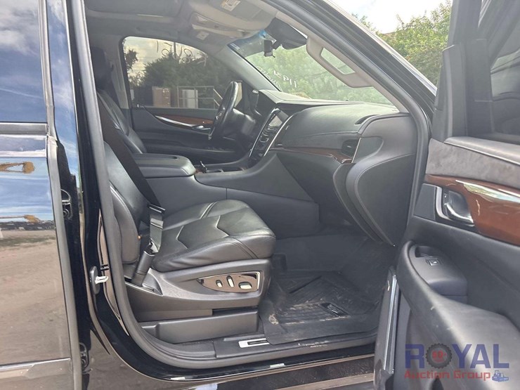 2020-cadillac-escalade-image-22