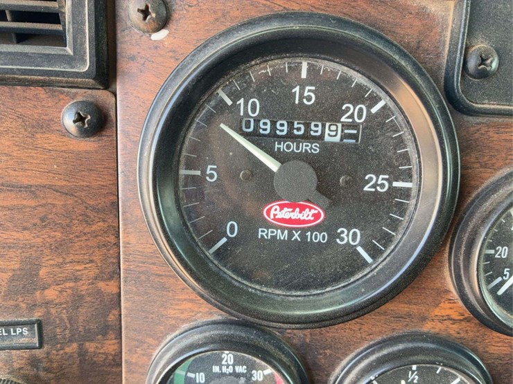 2000-peterbilt-330-image-19