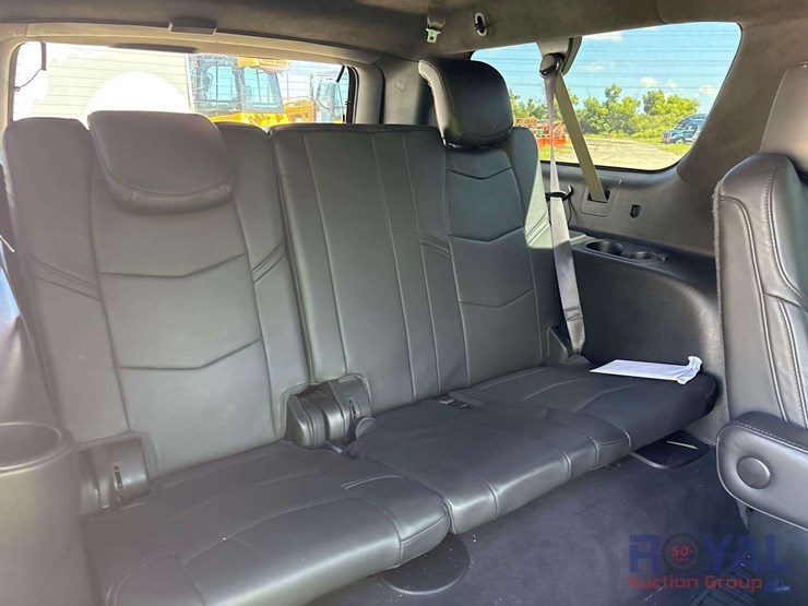 2015-cadillac-escalade-esv-platinum-image-19