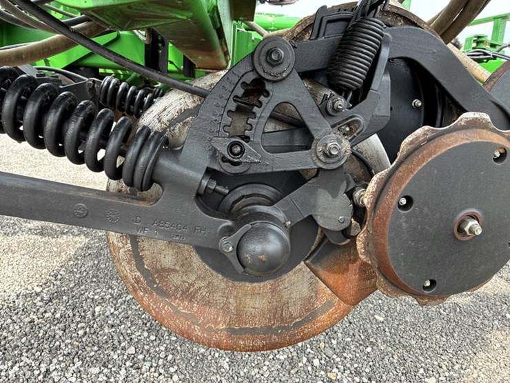 2023-john-deere-2510h-image-39