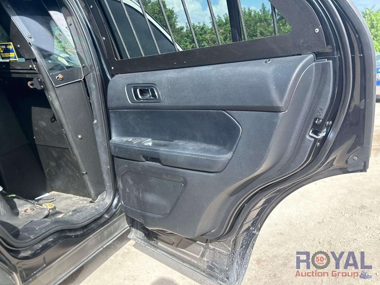 2016-ford-explorer-image-19