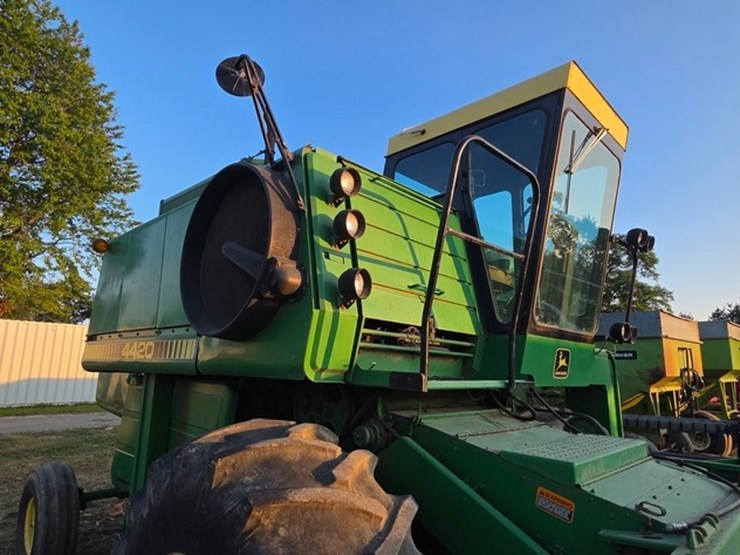 john-deere-4420-image-36
