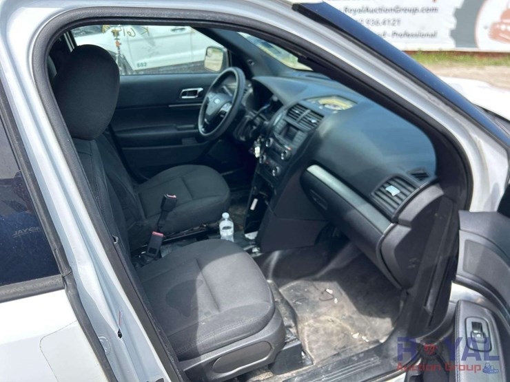2019-ford-explorer-image-23