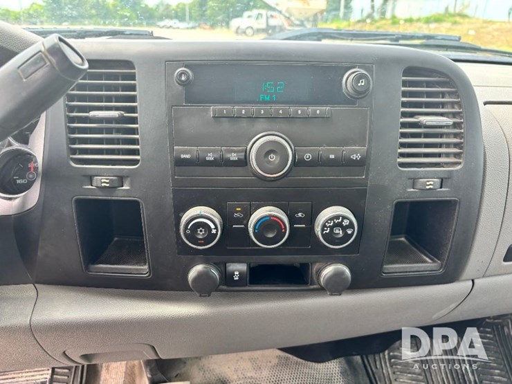 2013-chevrolet-3500hd-image-65