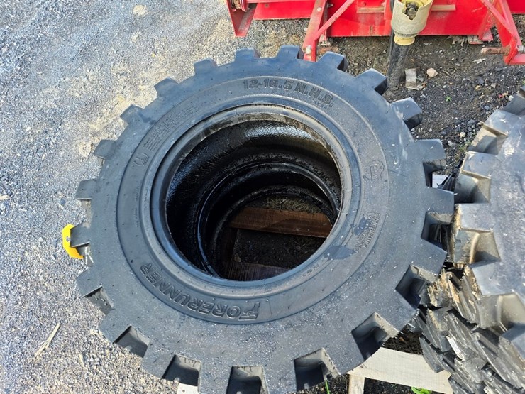 new-4-12-16.5-forerunner-skidloader-tires-image-5