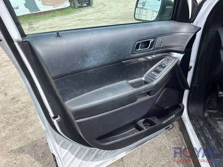 2019-ford-explorer-image-11