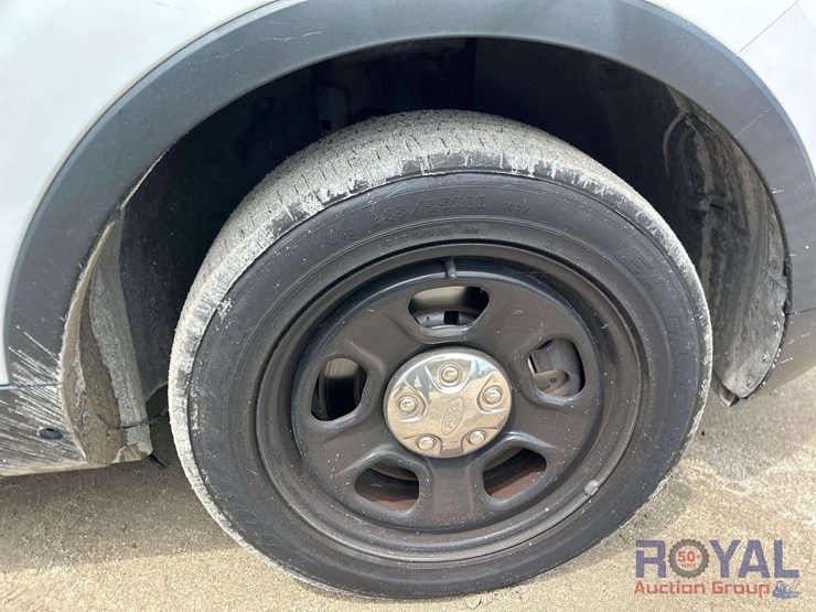2016-ford-explorer-image-24