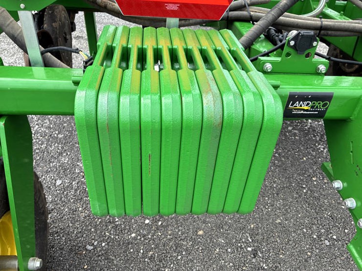 2023-john-deere-2510h-image-53