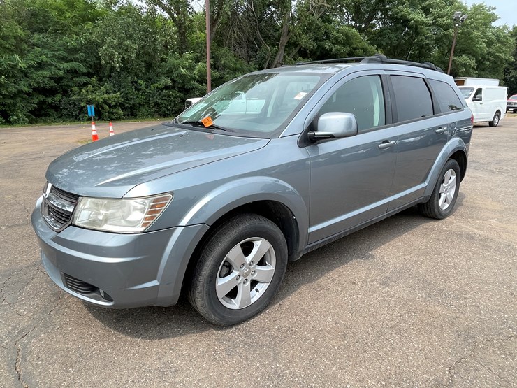 2010-dodge-journey-sxt-image-1