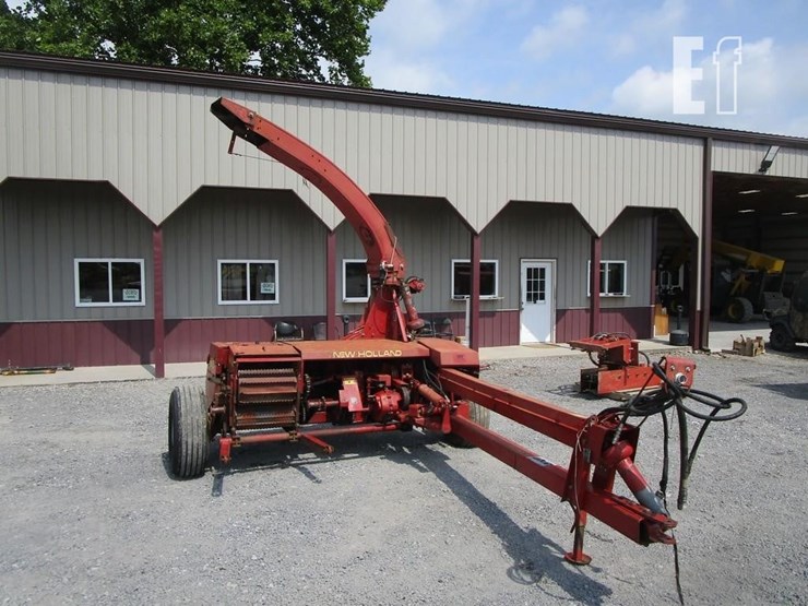 new-holland-790-image-1