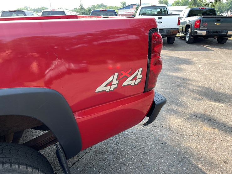 2006-chevrolet-silverado-2500-image-24