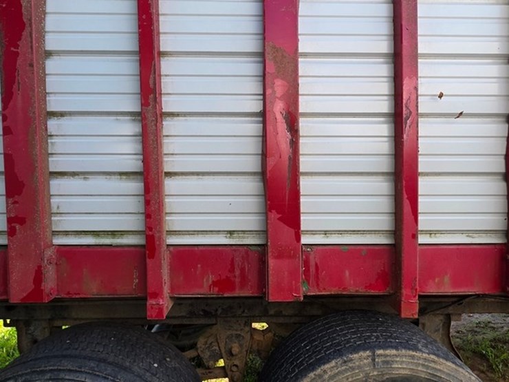 tandem-axle-silage-cart-image-12