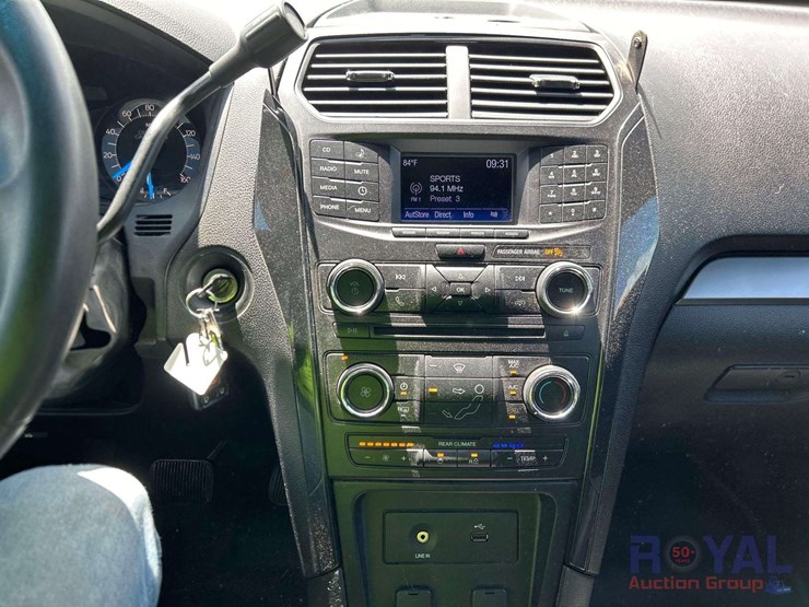 2017-ford-explorer-image-15