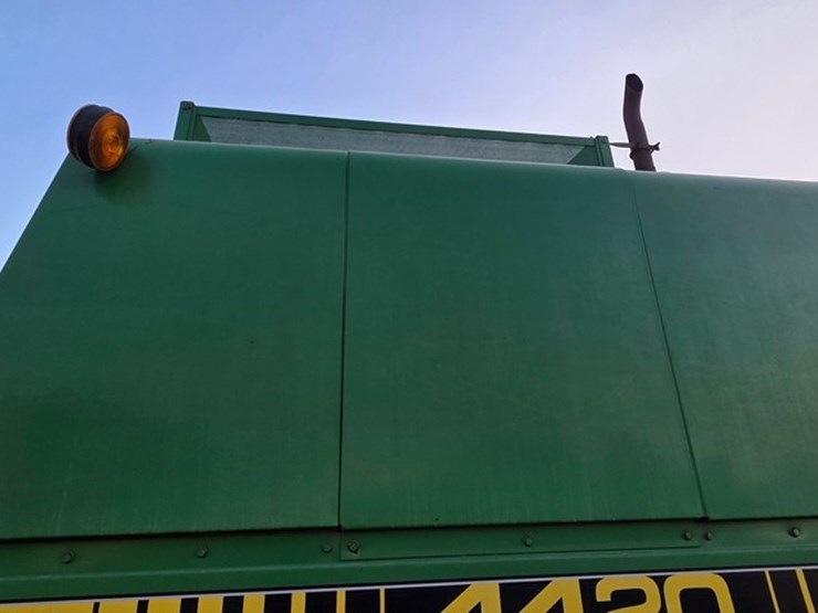 john-deere-4420-image-31