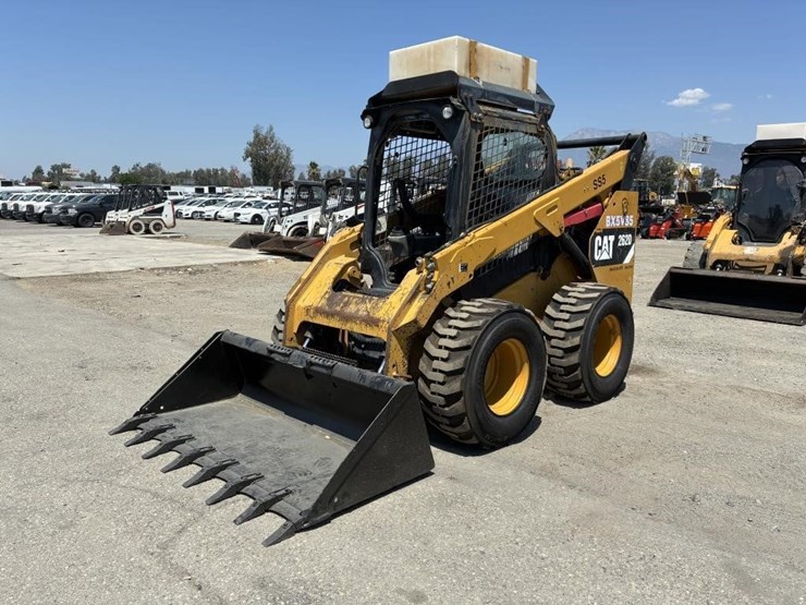 2013-caterpillar-262d-image-1