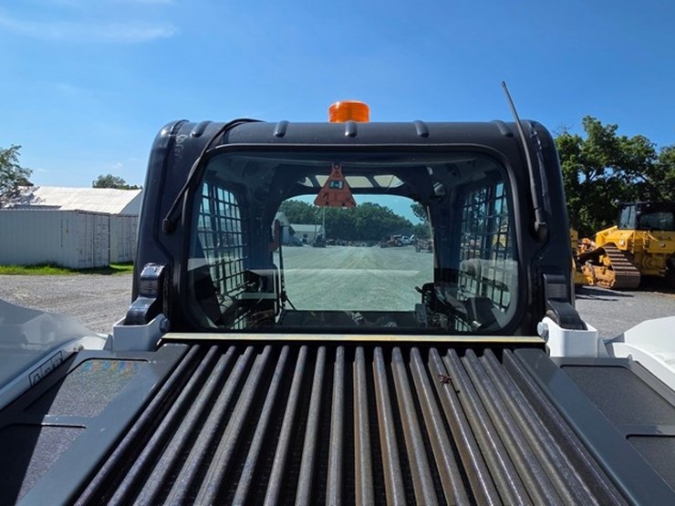 2023-bobcat-t770-image-46