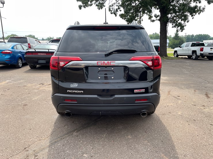 2017-gmc-acadia-image-4