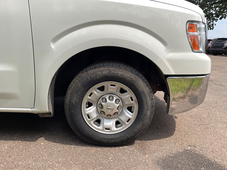 2013-nissan-nv2500-image-33