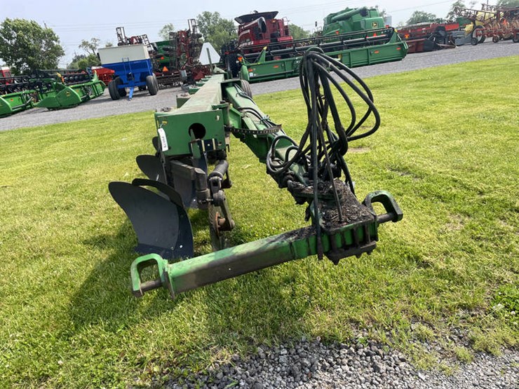 john-deere-2810-image-3