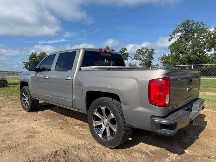 2017-chevrolet-silverado-image-8