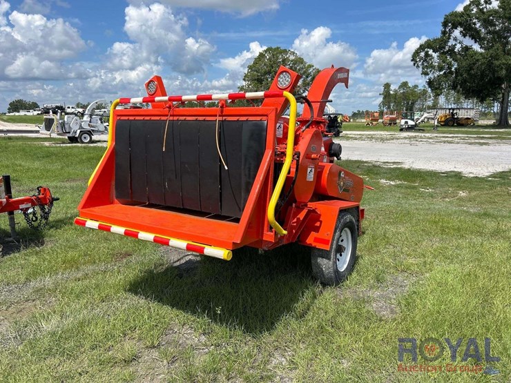 2016-e-z-beever-m12r-towable-brush-chipper-image-3