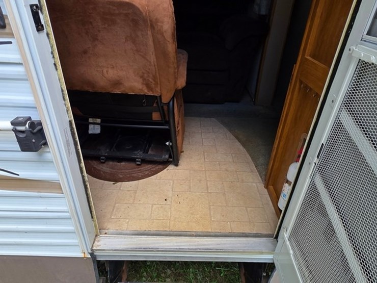 2003-fleetwood-2-axle-camper-(title)-image-26