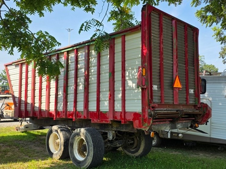 tandem-axle-silage-cart-image-3