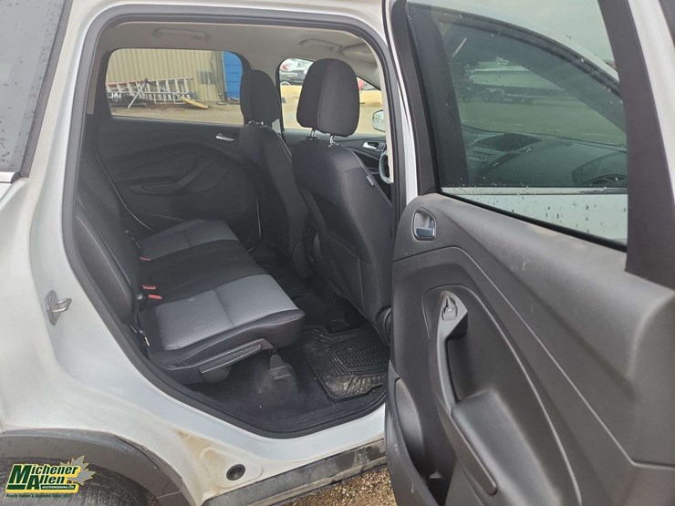 2017-ford-escape-se-image-12