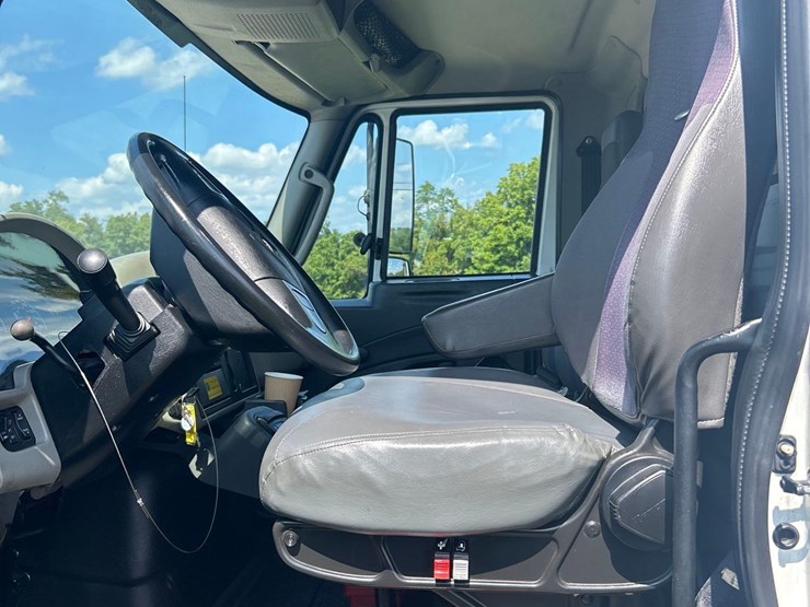 2014-international-durastar-4400-image-13