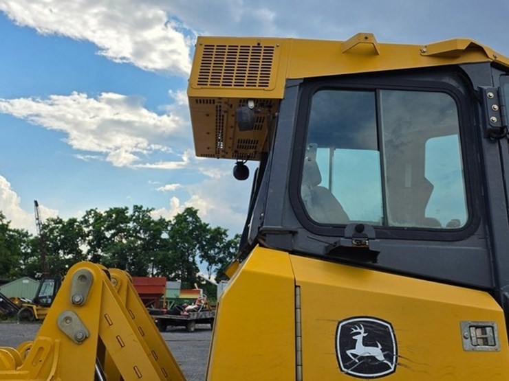 2014-deere-700k-lgp-image-32