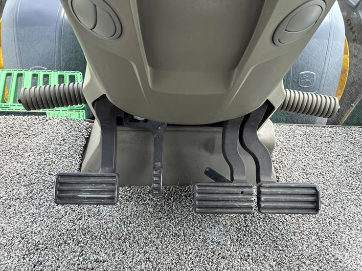2023-john-deere-8r-340-image-77