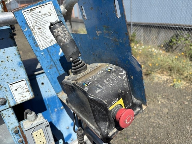 2008-genie-gr15-image-17
