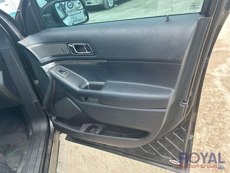 2016-ford-explorer-image-21