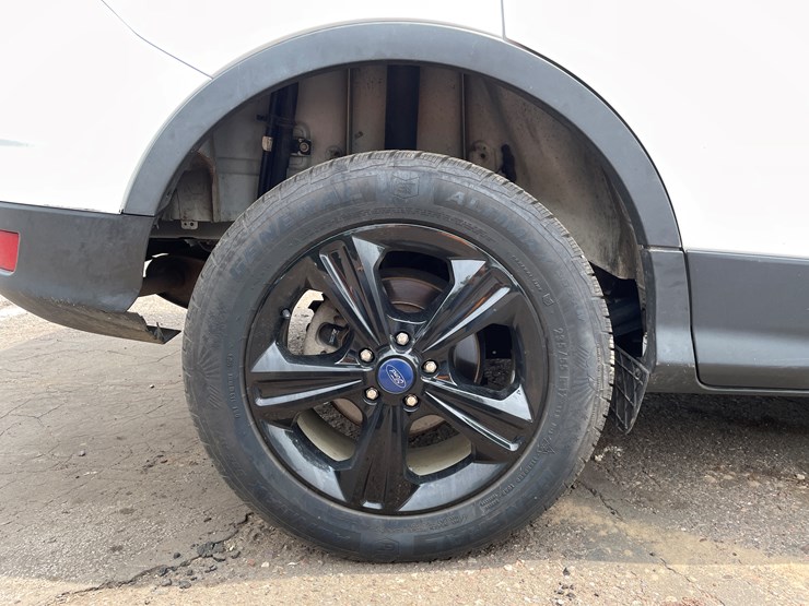 2015-ford-escape-se-image-44