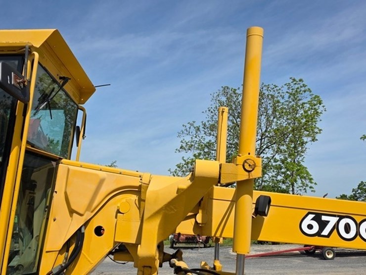 2001-deere-670c-image-37